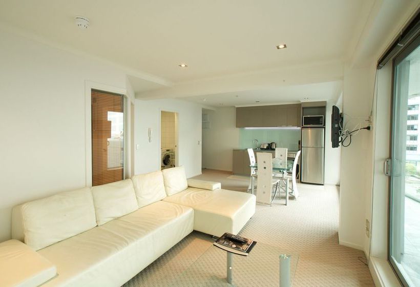 Distinction Wellington Century City Hotel 11