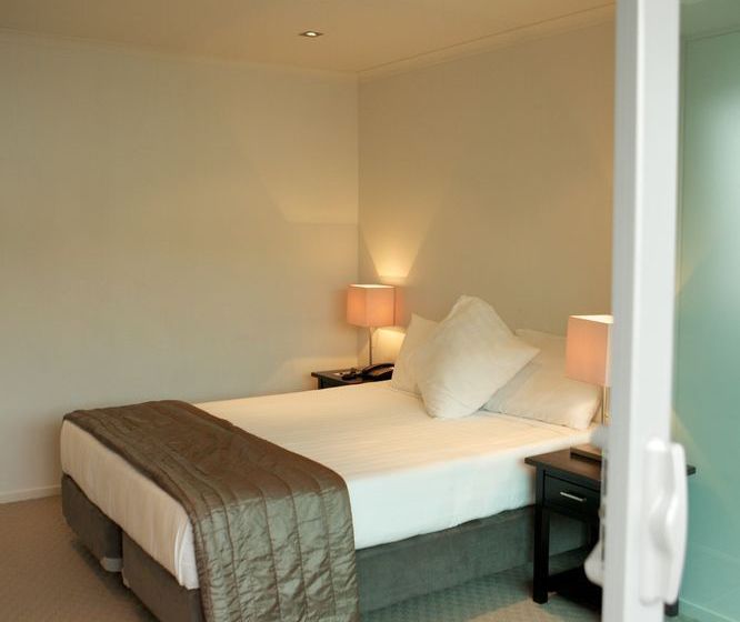 Distinction Wellington Century City Hotel 20