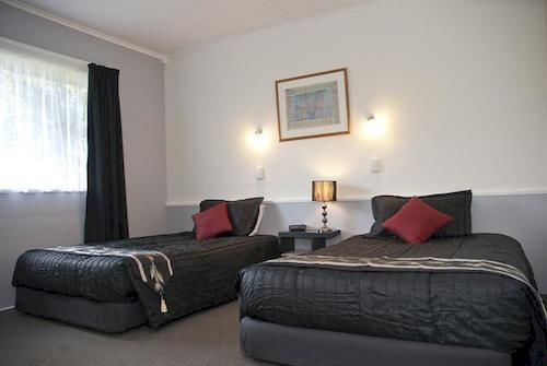 Hotel Aotearoa Lodge & Tours 3