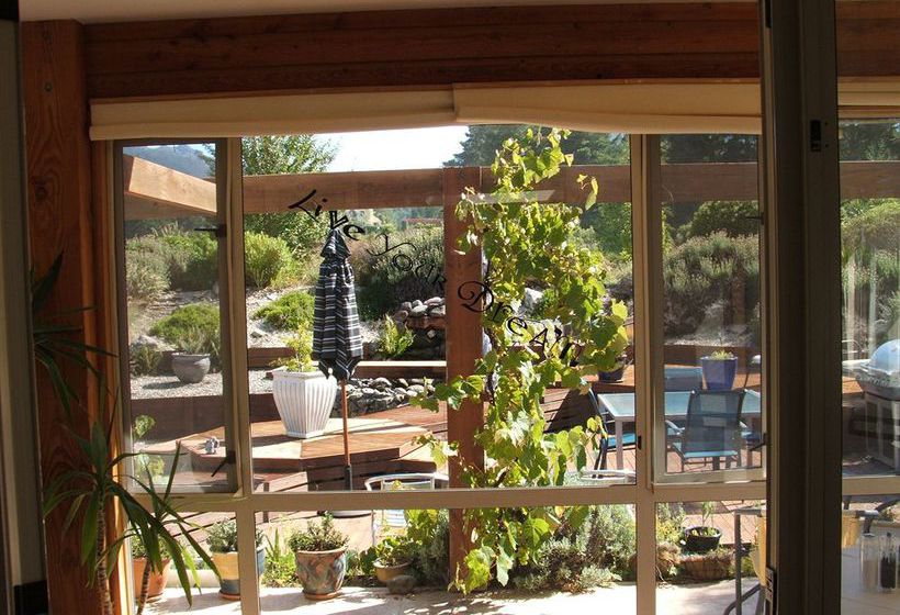 Hotel Vibrant Living Retreat 12