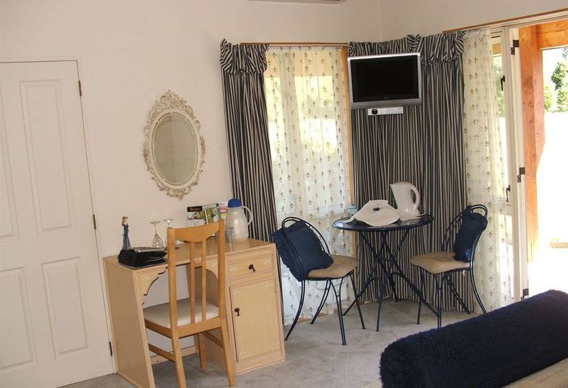 Hotel Vibrant Living Retreat 13