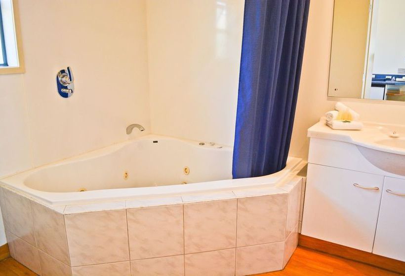 Hotel White Island Rendezvous 2