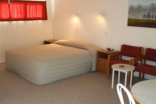 Glacier View Motel 10