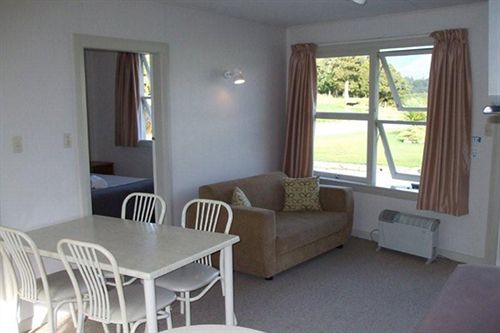 Glacier View Motel 8