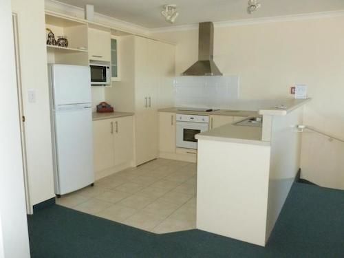 Hotel Breakwater Apartments 11