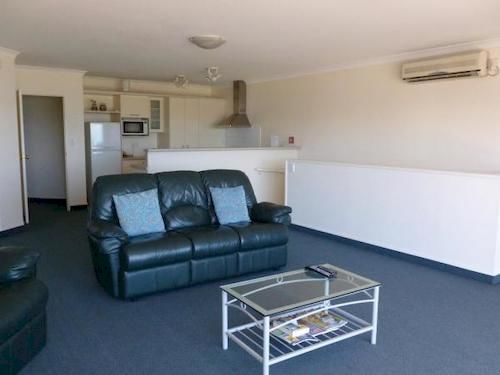 Hotel Breakwater Apartments 13