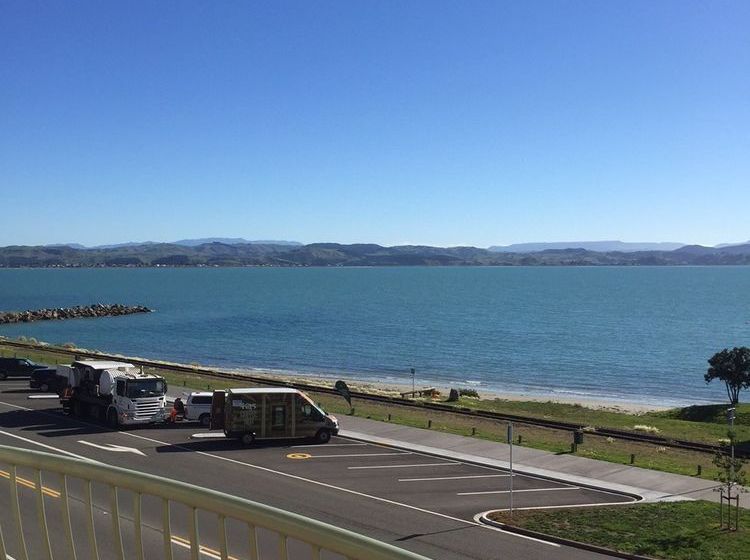 Hotel Breakwater Apartments 3