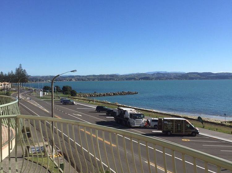 Hotel Breakwater Apartments 4