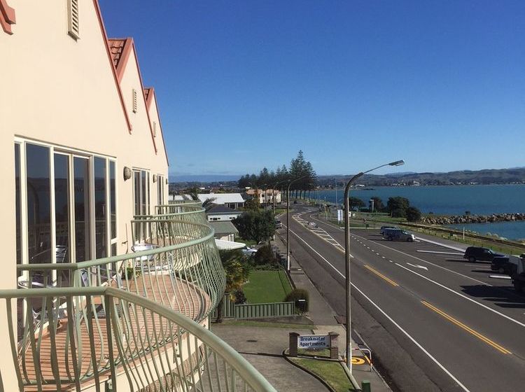 Hotel Breakwater Apartments 6