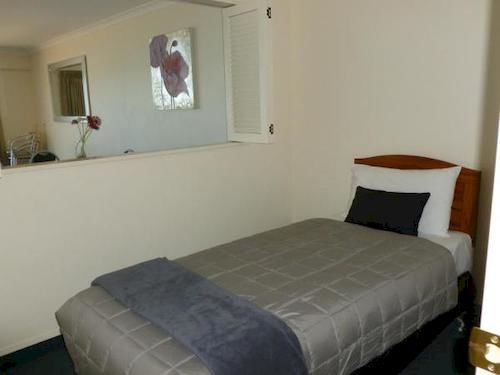 Hotel Breakwater Apartments 8