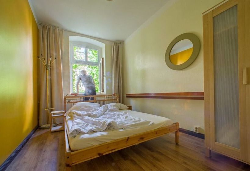 Eastseven Berlin Hostel 9