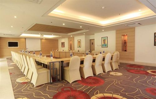 Hotel Lemon Tree Premier Ulsoor Lake Bengaluru 9