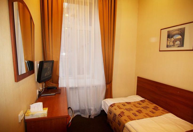 Hotel By The Hermitage 4