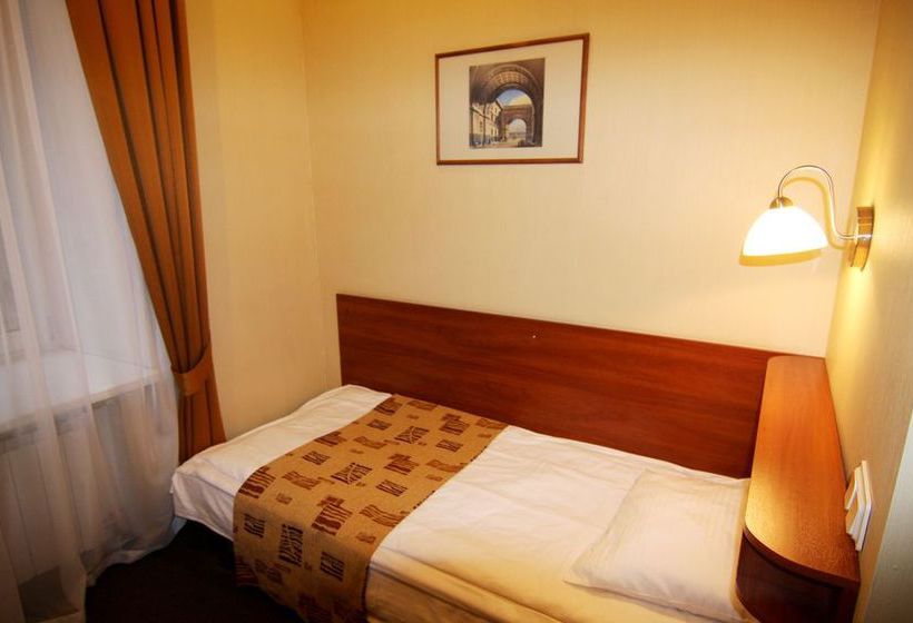 Hotel By The Hermitage 6