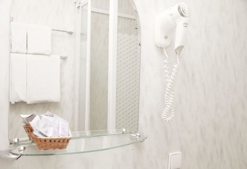 Hotel By The Hermitage 7