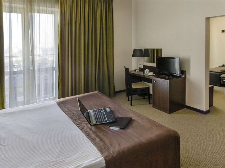 Avanta Hotel-Centre 13