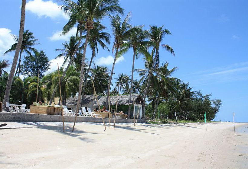 Hotel Lime N Soda Beachfront Resort 11