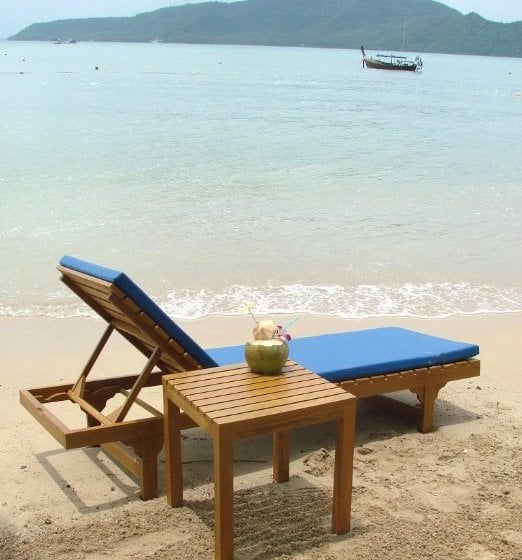 Chalong Beach Hotel & Spa 10