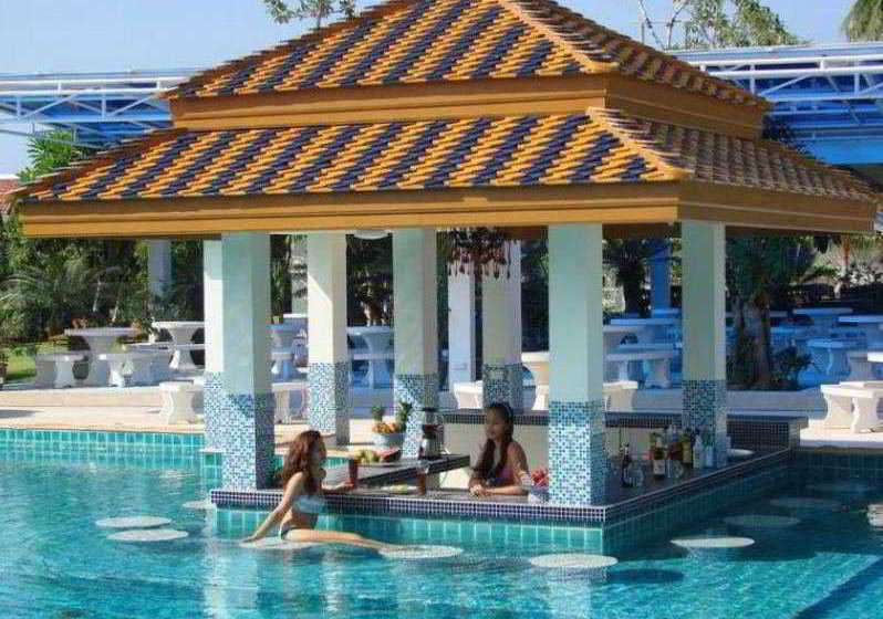 Chalong Beach Hotel & Spa 7