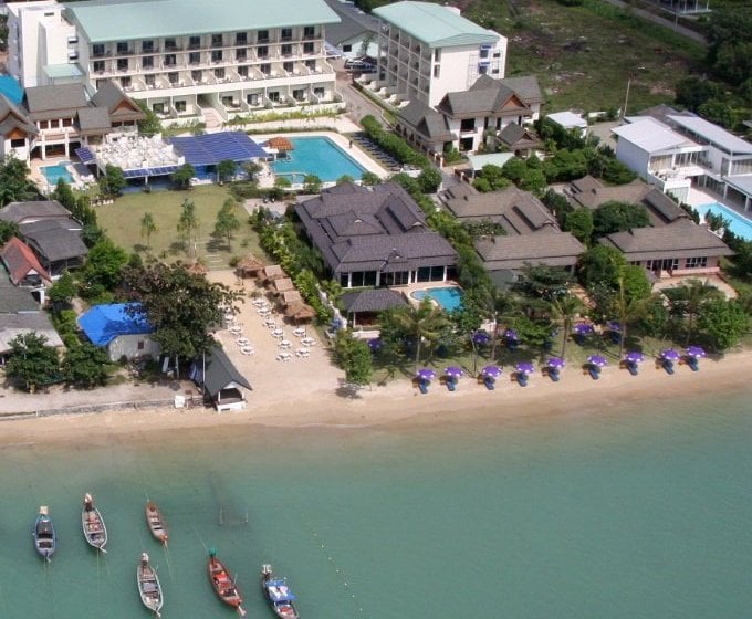 Chalong Beach Hotel & Spa 9