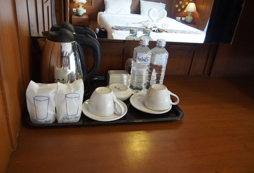 Renoir Boutique Hotel 9