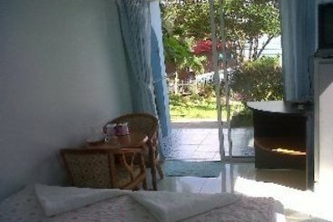 Naiharn On The Rock Resort 8