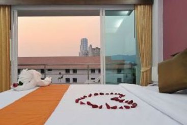 Luxur Boutique Hotel Patong 2