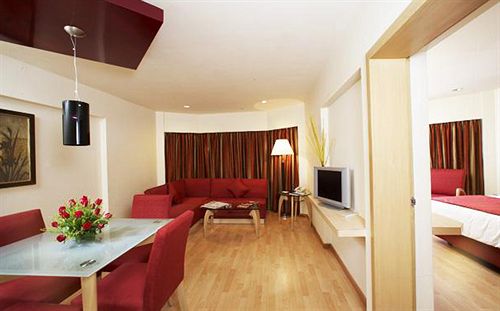 Hotel The Residency 6