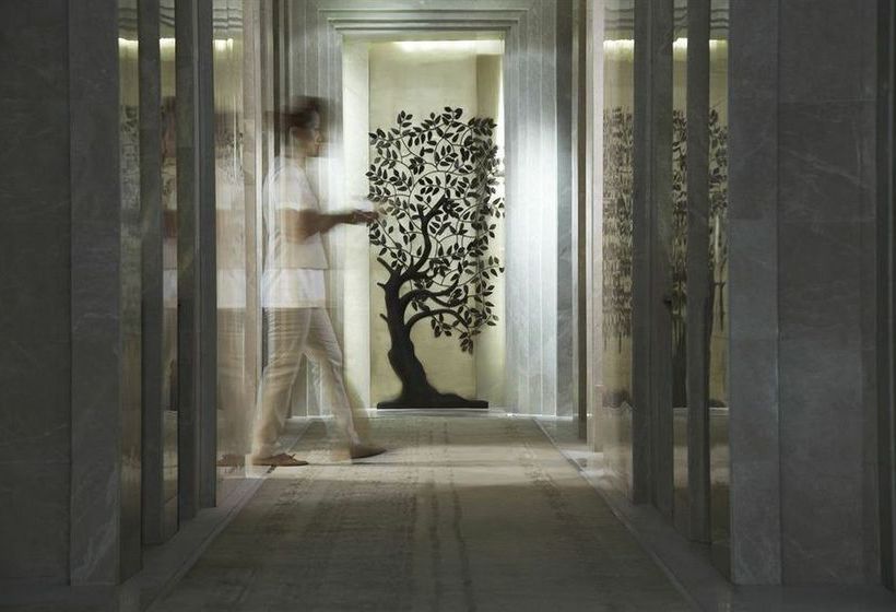 Hotel The Claridges Surajkund 14