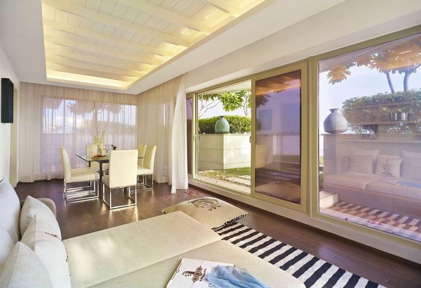 Hotel The Claridges Surajkund 16