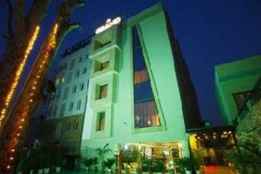 The Grand Hotel Bizzotel 1