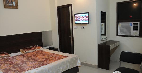 Hotel Anand Villa 12