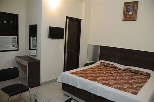 Hotel Anand Villa 16