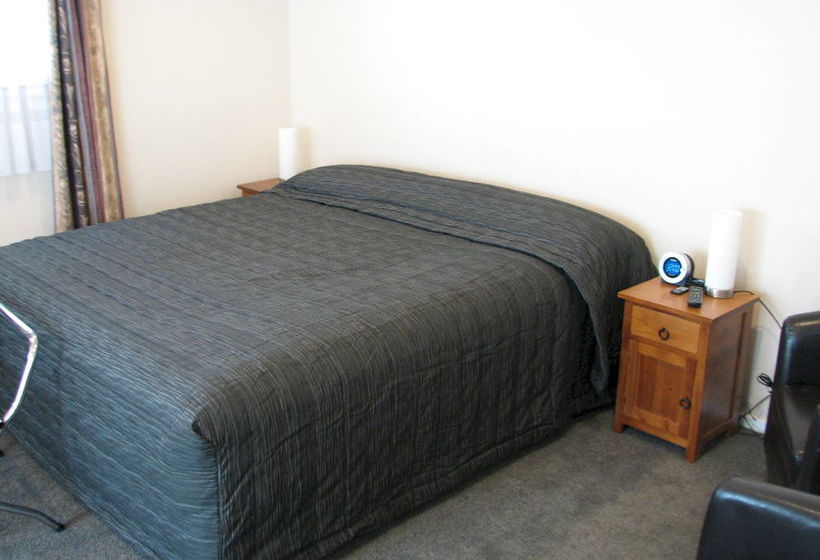 Cranford Cottages And Motel 1