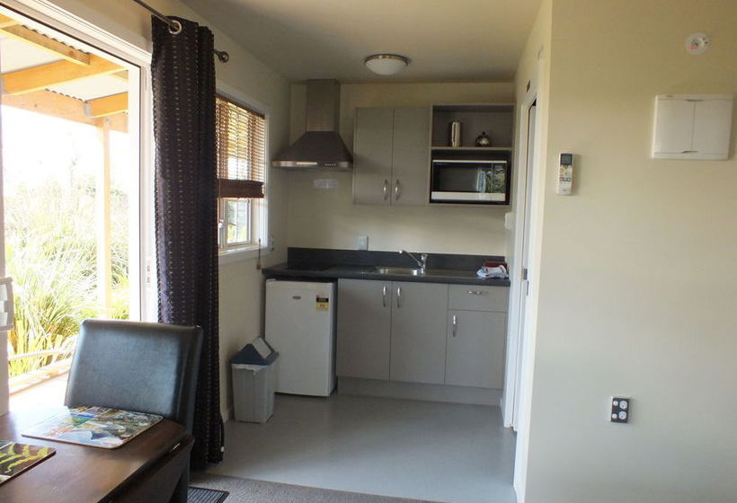 Cranford Cottages And Motel 10