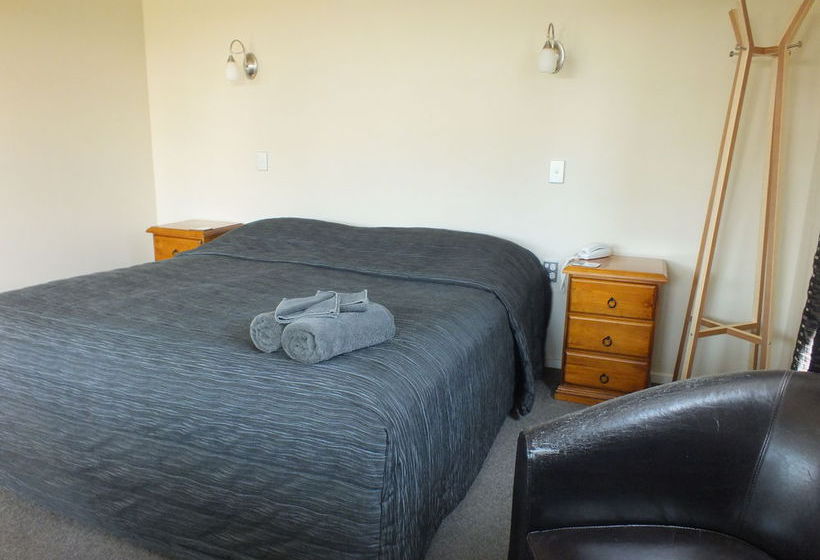 Cranford Cottages And Motel 11