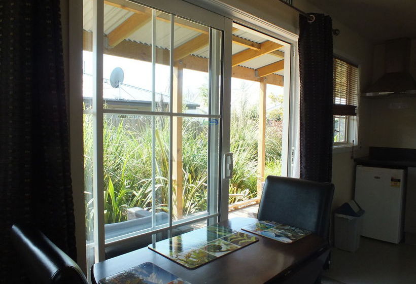 Cranford Cottages And Motel 13