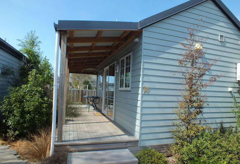 Cranford Cottages And Motel 16