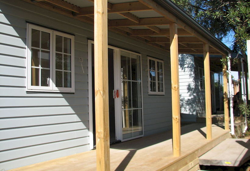 Cranford Cottages And Motel 8