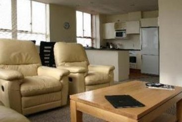 Poplars Apartment Hotel 1