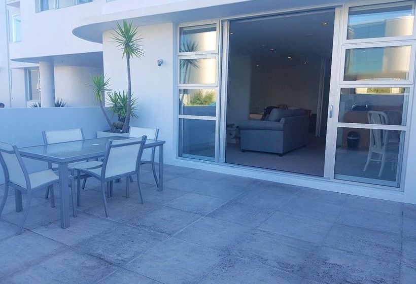 Waimahana Luxury Lakeside Apartments 10