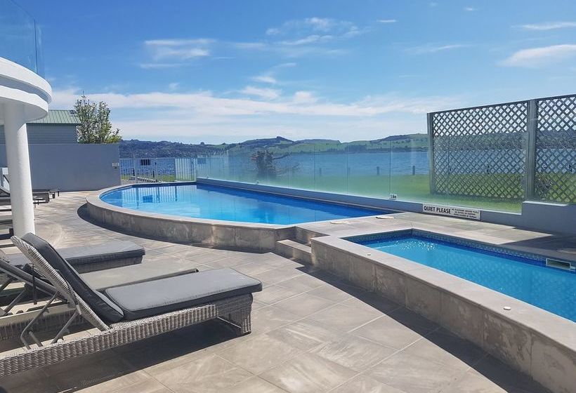 Waimahana Luxury Lakeside Apartments 13