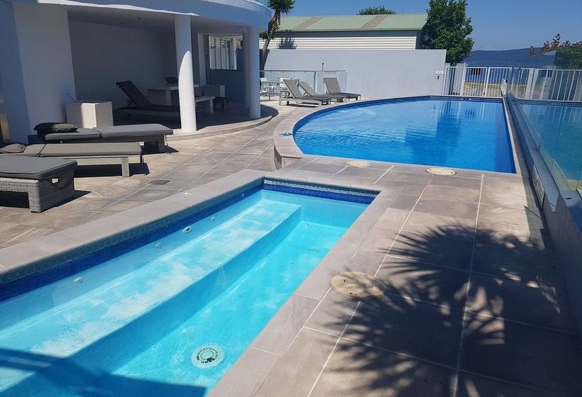 Waimahana Luxury Lakeside Apartments 15