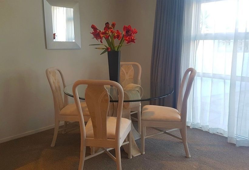 Waimahana Luxury Lakeside Apartments 2