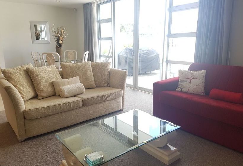 Waimahana Luxury Lakeside Apartments 5