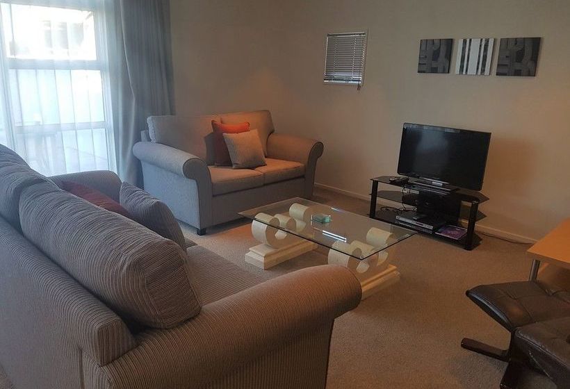 Waimahana Luxury Lakeside Apartments 7