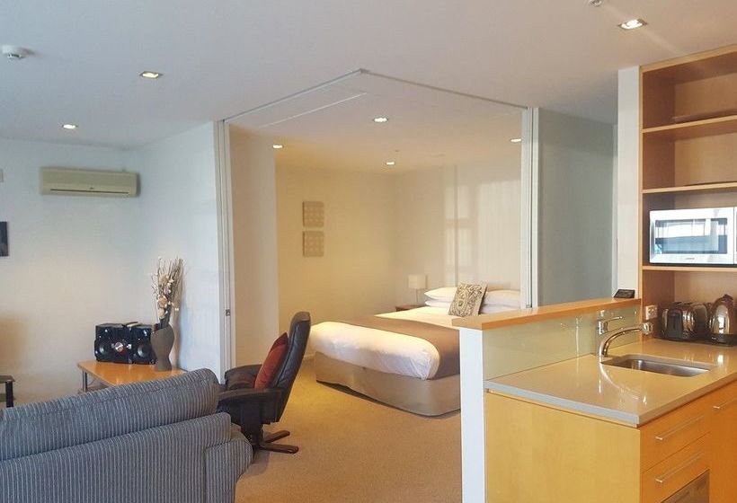 Waimahana Luxury Lakeside Apartments 8