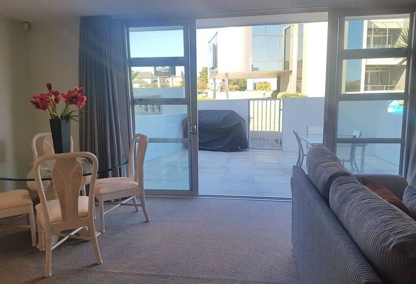 Waimahana Luxury Lakeside Apartments 9