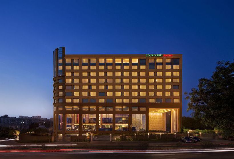 Hotel Courtyard By Marriott Ahemdabad 16