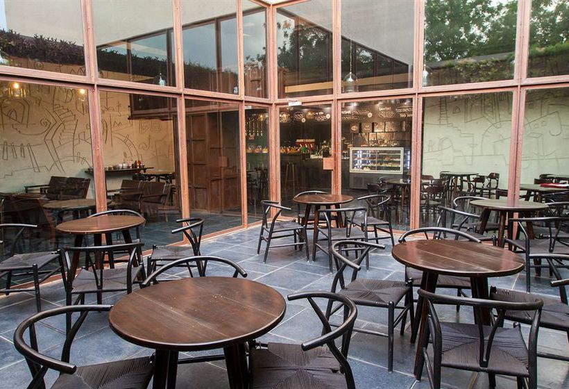 Hotel Courtyard By Marriott Ahemdabad 7